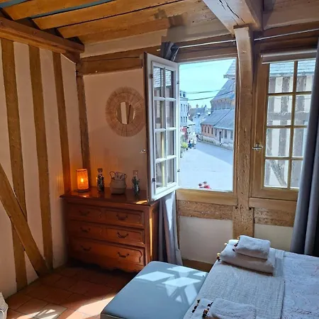 Julianne Place Sainte Catherine