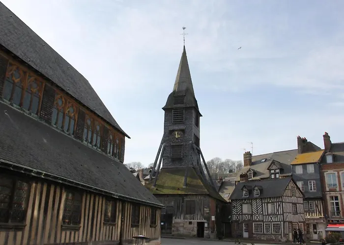 Julianne Place Sainte Catherine